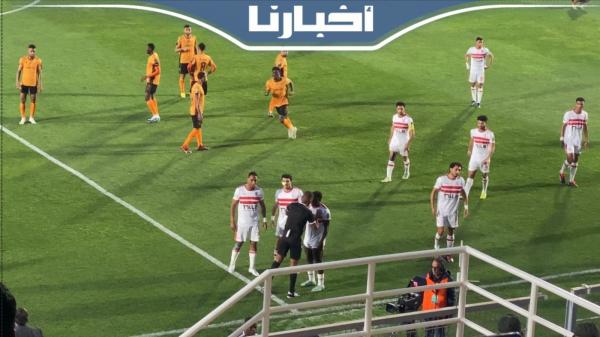 لاعبو الزمالك يحتجون على الحكم بعد عودته للفار لإقرار ضربة جزاء